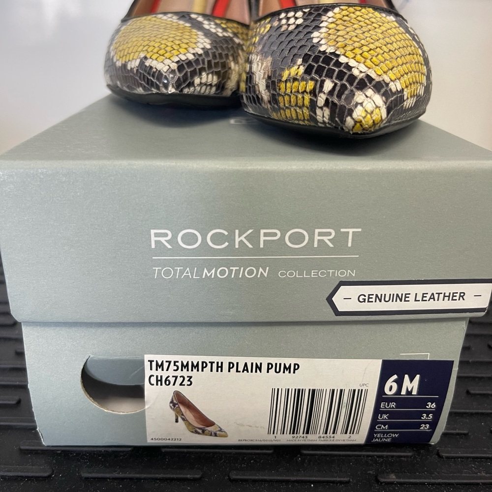 ROCKPORT 75mm Total Motion Women’s Pump Sz 6M  CH6723 Yellow Black Grey Snake - Picture 8 of 10
